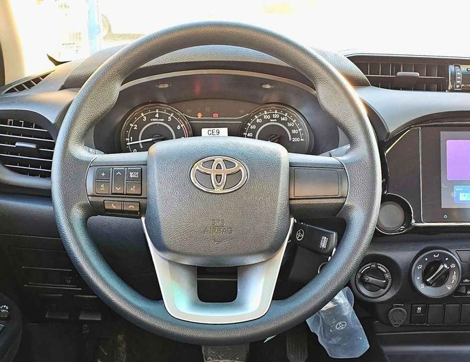 Новый Toyota Hilux VIII Рестайлинг, 2.7 л, 2025 в Дубае от SK Motors Белый цвет. GCC | AUTO.AE
