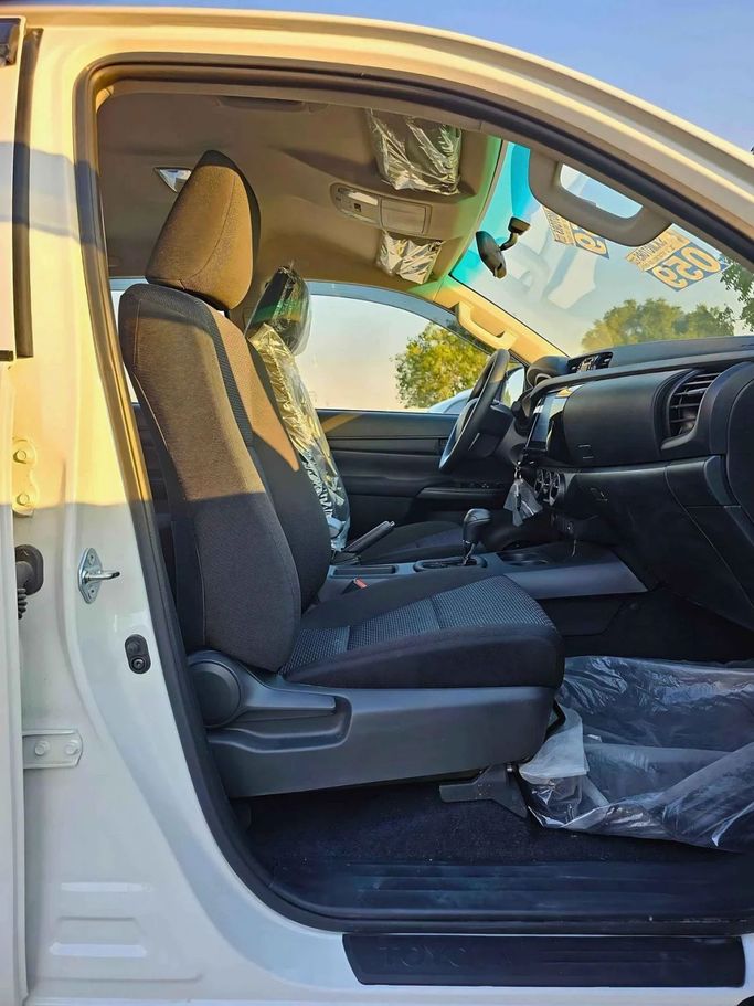 Новый Toyota Hilux VIII Рестайлинг, 2.7 л, 2025 в Дубае от SK Motors Белый цвет. GCC | AUTO.AE