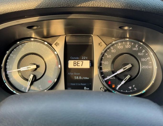 New Toyota Hilux VIII Facelift, 2.7 l, 2025 in Dubai by SK Motors, White color. GCC Specs | AUTO.AE