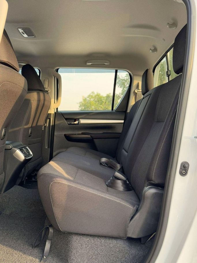 Новый Toyota Hilux VIII Рестайлинг, 2.7 л, 2025 в Дубае от SK Motors Белый цвет. GCC | AUTO.AE