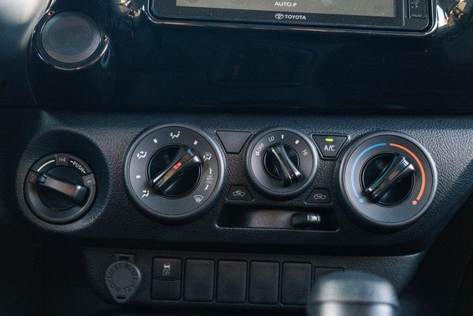 Новый Toyota Hilux VIII Рестайлинг 2, 2.4 л, 2025 в Дубае от TRADEX FRANCE MOTORS Белый цвет. Other | AUTO.AE