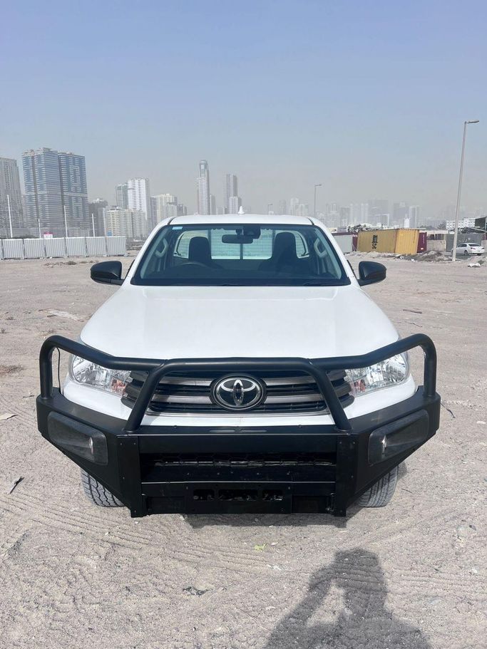 Подержанный Toyota Hilux Extra Cab VIII Рестайлинг, 2.8 л, 2021 в Дубае от Alhamd Motors Белый цвет. Other | AUTO.AE