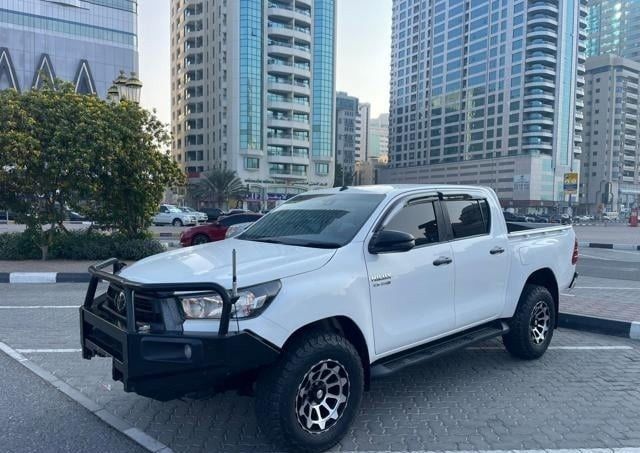 Подержанный Toyota Hilux VIII Рестайлинг, 2.8 л, 2021 в Дубае от Alhamd Motors Белый цвет. Other | AUTO.AE