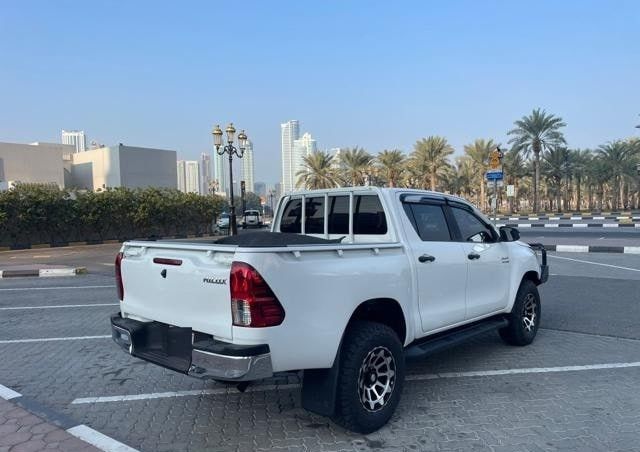 Подержанный Toyota Hilux VIII Рестайлинг, 2.8 л, 2021 в Дубае от Alhamd Motors Белый цвет. Other | AUTO.AE
