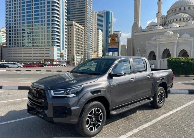 Подержанный Toyota Hilux VIII, 2.8 л, 2016 в Дубае от Alhamd Motors Серый цвет. Other | AUTO.AE