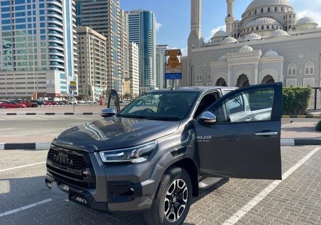 Подержанный Toyota Hilux VIII, 2.8 л, 2016 в Дубае от Alhamd Motors Серый цвет. Other | AUTO.AE