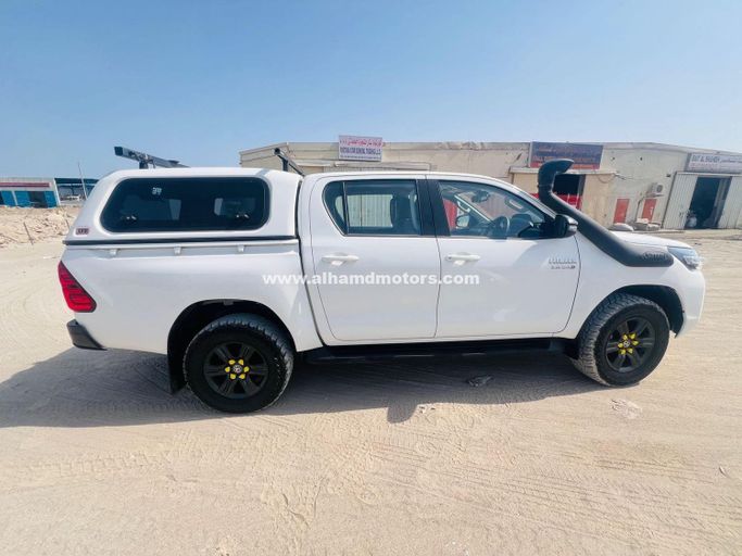 Подержанный Toyota Hilux VIII Рестайлинг, 2.8 л, 2024 в Дубае от Alhamd Motors Белый цвет. Other | AUTO.AE