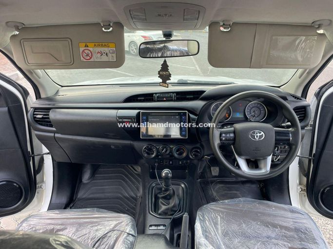 Подержанный Toyota Hilux VIII, 2.8 л, 2018 в Дубае от Alhamd Motors Белый цвет. Other | AUTO.AE