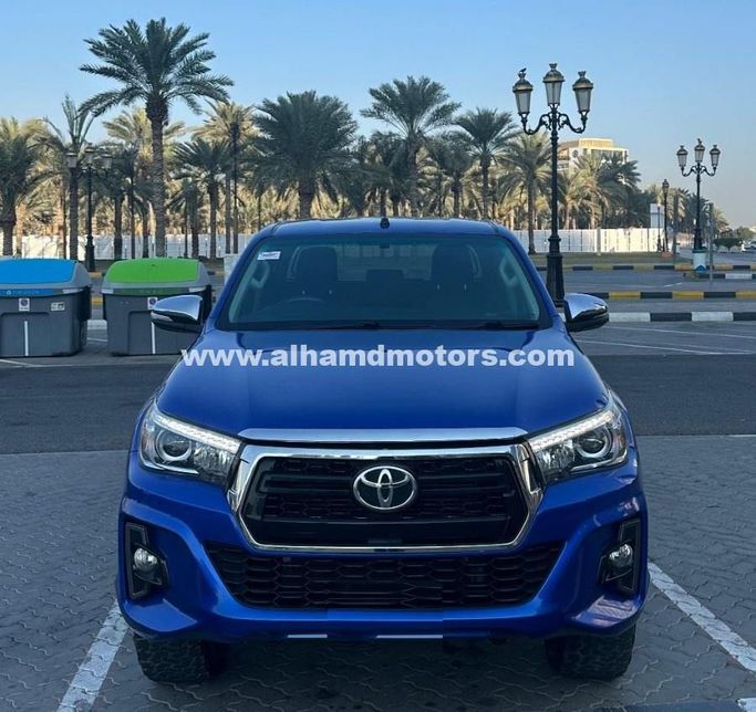 Подержанный Toyota Hilux VIII, 2.8 л, 2016 в Дубае от Alhamd Motors Синий цвет. Other | AUTO.AE