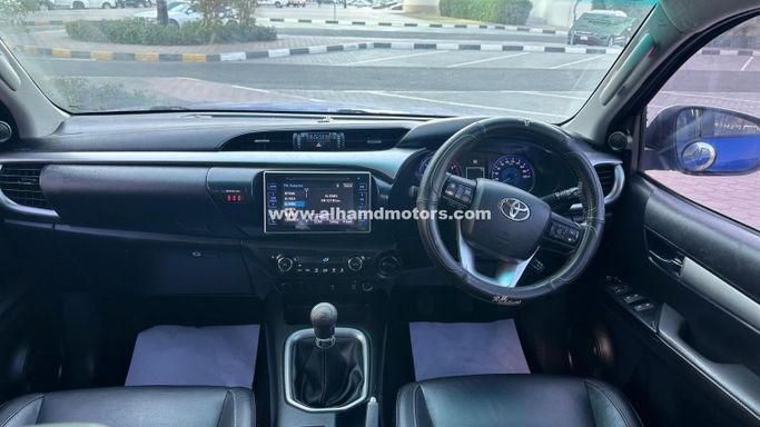 Подержанный Toyota Hilux VIII, 2.8 л, 2016 в Дубае от Alhamd Motors Синий цвет. Other | AUTO.AE