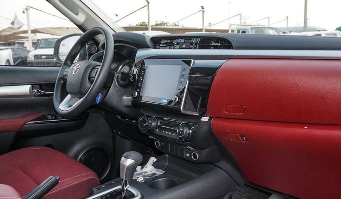 Новый Toyota Hilux VIII Рестайлинг, 2.7 л, 2025 в Дубае от Najem Motors Белый цвет. GCC | AUTO.AE