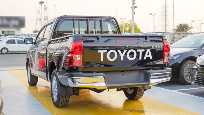 Новый Toyota Hilux VIII Рестайлинг, 2.7 л, 2025 в Дубае от Najem Motors Черный цвет. GCC | AUTO.AE