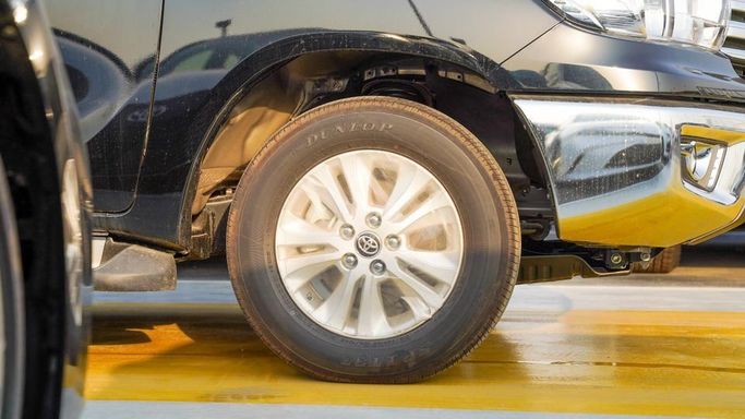 Новый Toyota Hilux VIII Рестайлинг, 4.0 л, 2025 в Дубае от Najem Motors Черный цвет. GCC | AUTO.AE