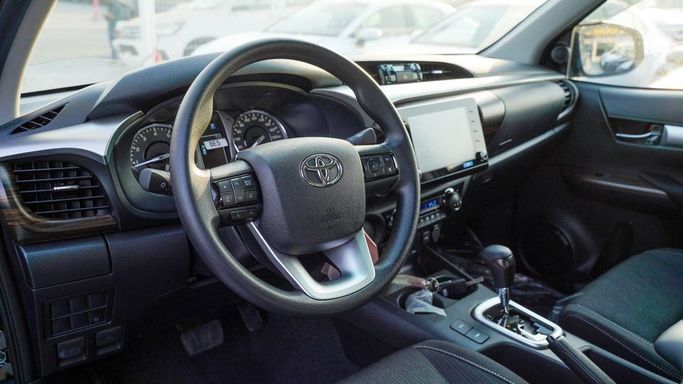Новый Toyota Hilux VIII Рестайлинг, 4.0 л, 2025 в Дубае от Najem Motors Черный цвет. GCC | AUTO.AE