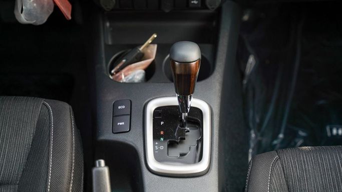 Новый Toyota Hilux VIII Рестайлинг, 4.0 л, 2025 в Дубае от Najem Motors Черный цвет. GCC | AUTO.AE