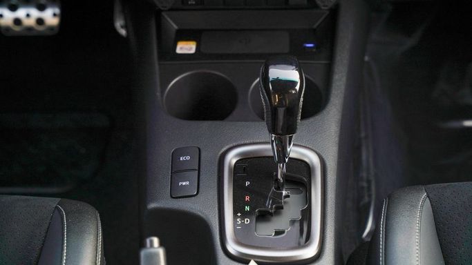 Новый Toyota Hilux VIII Рестайлинг 2, 2.7 л, 2025 в Дубае от Najem Motors Белый цвет. GCC | AUTO.AE