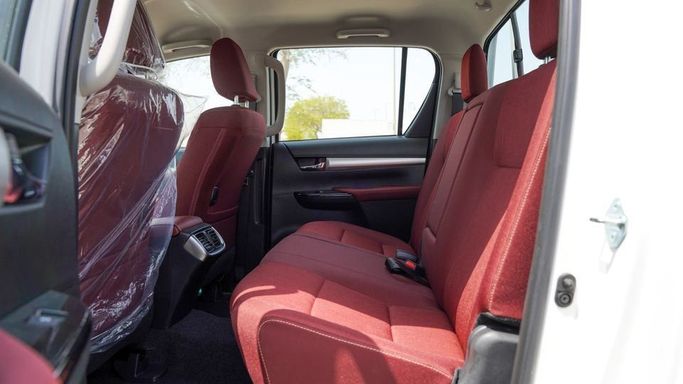 Новый Toyota Hilux VIII Рестайлинг, 2.7 л, 2024 в Дубае от Najem Motors Белый цвет. GCC | AUTO.AE