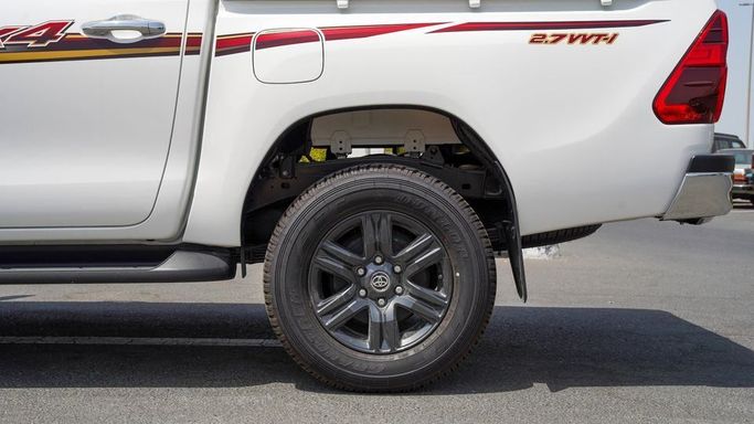 Новый Toyota Hilux VIII Рестайлинг, 2.7 л, 2024 в Дубае от Najem Motors Белый цвет. GCC | AUTO.AE