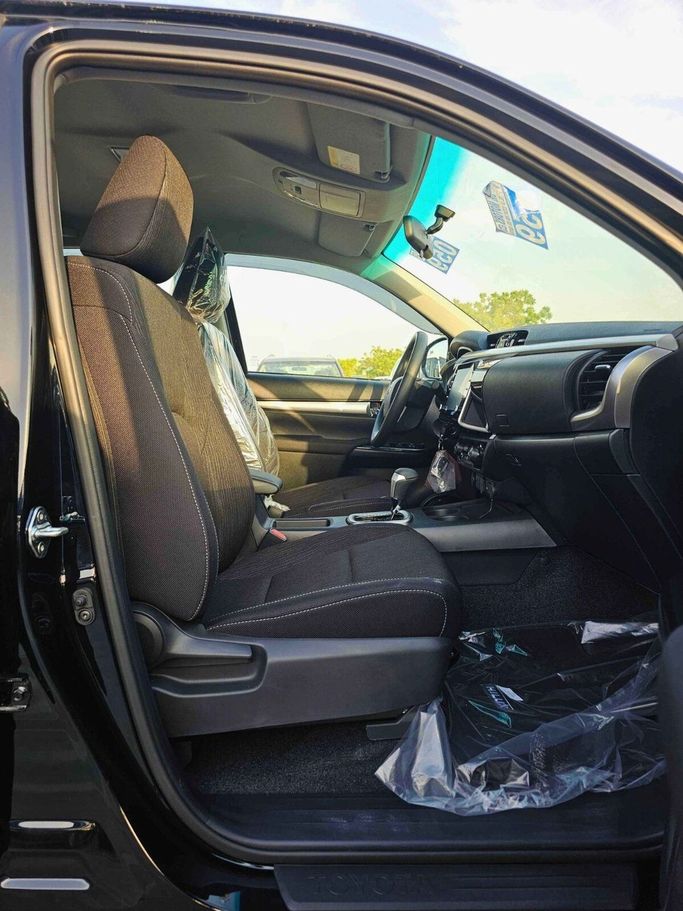 Новый Toyota Hilux VIII Рестайлинг 2, 2.7 л, 2025 в Дубае от SK Motors Черный цвет. GCC | AUTO.AE