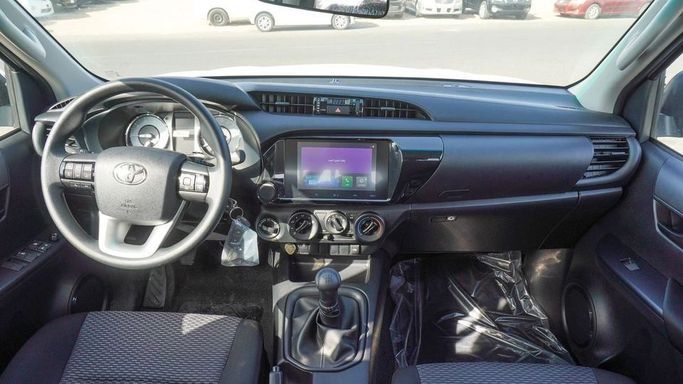 Новый Toyota Hilux VIII Рестайлинг, 2.4 л, 2025 в Дубае от Najem Motors Серебристый цвет. GCC | AUTO.AE