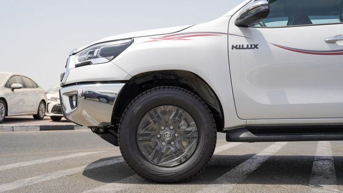 Новый Toyota Hilux VIII Рестайлинг, 2.7 л, 2025 в Дубае от Najem Motors Белый цвет. GCC | AUTO.AE