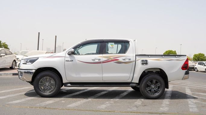 Новый Toyota Hilux VIII Рестайлинг, 2.7 л, 2025 в Дубае от Najem Motors Белый цвет. GCC | AUTO.AE