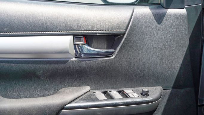 Новый Toyota Hilux Arctic Trucks VIII Рестайлинг, 2.8 л, 2025 в Дубае от Najem Motors Серый цвет. GCC | AUTO.AE