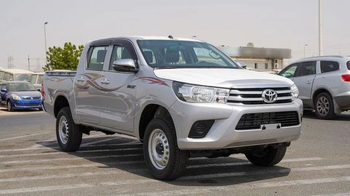 Новый Toyota Hilux VIII Рестайлинг, 4.0 л, 2025 в Дубае от Najem Motors Серебристый цвет. GCC | AUTO.AE