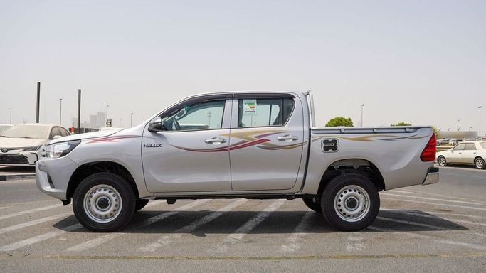 Новый Toyota Hilux VIII Рестайлинг, 4.0 л, 2025 в Дубае от Najem Motors Серебристый цвет. GCC | AUTO.AE