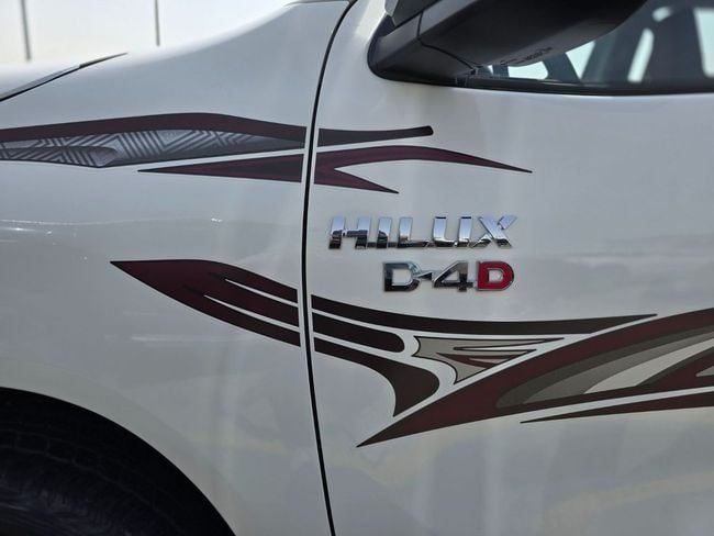Новый Toyota Hilux VIII Рестайлинг, 2.4 л, 2025 в Дубае от Soltan Auto Белый цвет. GCC | AUTO.AE