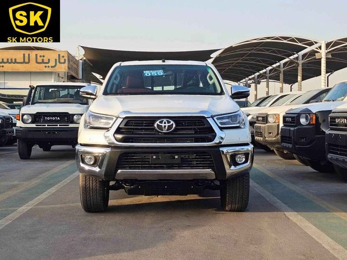Новый Toyota Hilux VIII Рестайлинг, 2.4 л, 2025 в Дубае от SK Motors Белый цвет. GCC | AUTO.AE