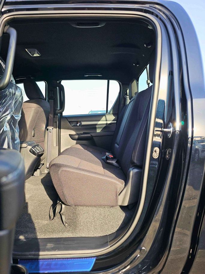 Новый Toyota Hilux VIII Рестайлинг 2, 2.7 л, 2025 в Дубае от SK Motors Черный цвет. GCC | AUTO.AE