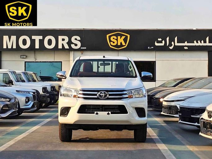 Новый Toyota Hilux VIII Рестайлинг 2, 2.4 л, 2025 в Дубае от SK Motors Белый цвет. GCC | AUTO.AE