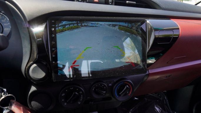 Новый Toyota Hilux VIII Рестайлинг 2, 2.7 л, 2025 в Дубае от Najem Motors Белый цвет. GCC | AUTO.AE