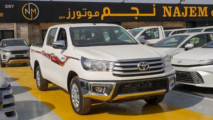 Новый Toyota Hilux VIII Рестайлинг 2, 2.7 л, 2025 в Дубае от Najem Motors Белый цвет. GCC | AUTO.AE