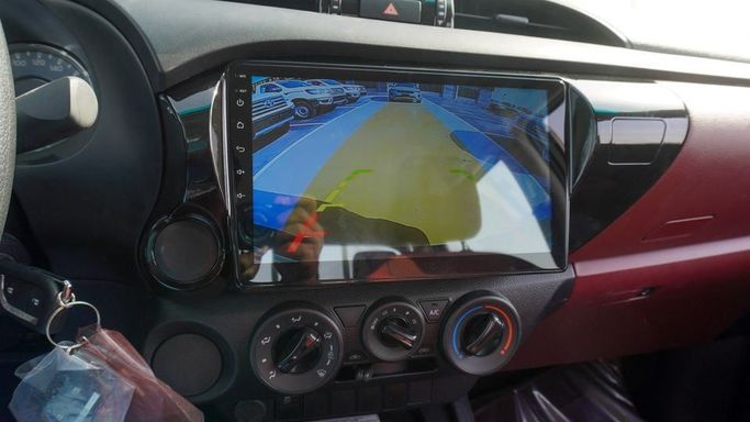 Новый Toyota Hilux VIII Рестайлинг 2, 2.7 л, 2025 в Дубае от Najem Motors Белый цвет. GCC | AUTO.AE