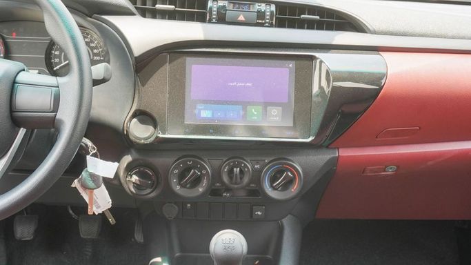 Новый Toyota Hilux VIII Рестайлинг, 2.4 л, 2025 в Дубае от Najem Motors Белый цвет. GCC | AUTO.AE