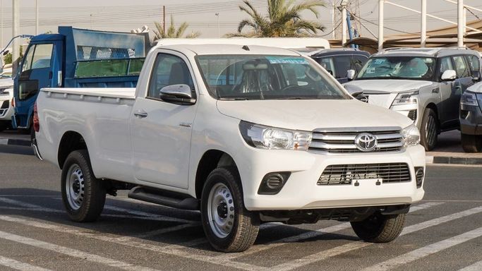 Новый Toyota Hilux Extra Cab VIII Рестайлинг, 2.4 л, 2025 в Дубае от Najem Motors Белый цвет. GCC | AUTO.AE
