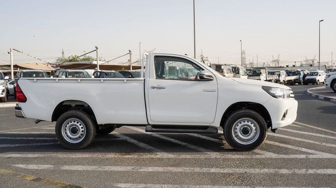 Новый Toyota Hilux Extra Cab VIII Рестайлинг, 2.4 л, 2025 в Дубае от Najem Motors Белый цвет. GCC | AUTO.AE