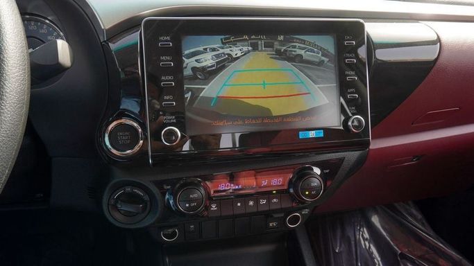 Новый Toyota Hilux VIII Рестайлинг, 2.7 л, 2025 в Дубае от Najem Motors Белый цвет. GCC | AUTO.AE