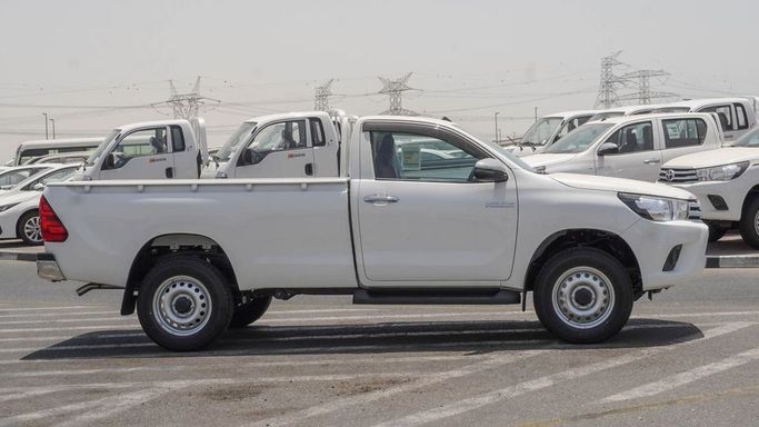 Новый Toyota Hilux Extra Cab VIII Рестайлинг, 2.4 л, 2025 в Дубае от Najem Motors Белый цвет. GCC | AUTO.AE