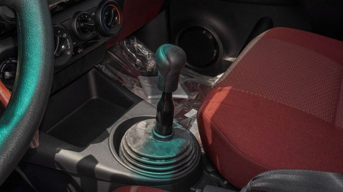 Новый Toyota Hilux Extra Cab VIII Рестайлинг, 2.4 л, 2025 в Дубае от Najem Motors Белый цвет. GCC | AUTO.AE