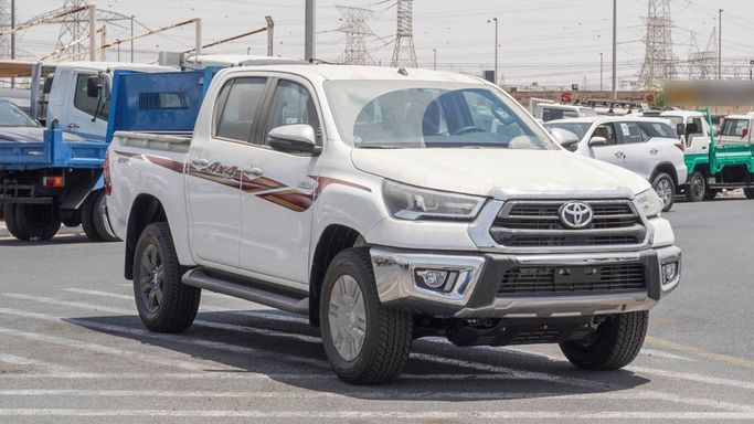 Новый Toyota Hilux VIII Рестайлинг, 2.7 л, 2025 в Дубае от Najem Motors Белый цвет. GCC | AUTO.AE