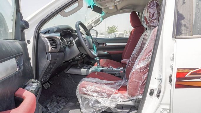 Новый Toyota Hilux VIII Рестайлинг, 2.7 л, 2025 в Дубае от Najem Motors Белый цвет. GCC | AUTO.AE