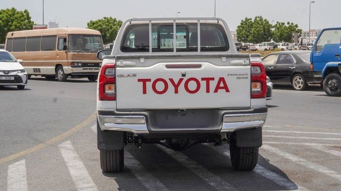 Новый Toyota Hilux VIII Рестайлинг, 2.7 л, 2025 в Дубае от Najem Motors Белый цвет. GCC | AUTO.AE