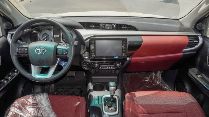Новый Toyota Hilux VIII Рестайлинг, 2.7 л, 2025 в Дубае от Najem Motors Белый цвет. GCC | AUTO.AE