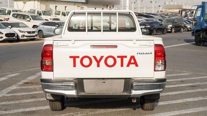 Новый Toyota Hilux Extra Cab VIII Рестайлинг, 2.8 л, 2025 в Дубае от Najem Motors Белый цвет. GCC | AUTO.AE
