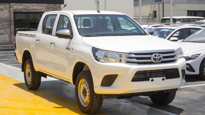 Новый Toyota Hilux VIII Рестайлинг, 2.4 л, 2025 в Дубае от Najem Motors Белый цвет. GCC | AUTO.AE