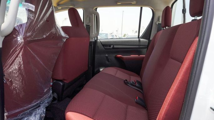 Новый Toyota Hilux VIII Рестайлинг, 2.4 л, 2025 в Дубае от Najem Motors Белый цвет. GCC | AUTO.AE