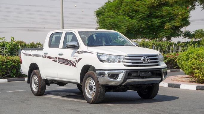 Новый Toyota Hilux VIII Рестайлинг, 2.4 л, 2025 в Дубае от Najem Motors Белый цвет. GCC | AUTO.AE